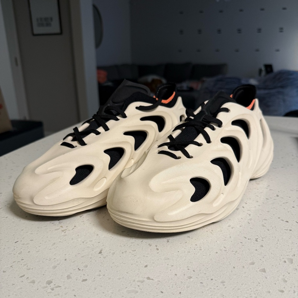 AdiFOM Q  |  Wonder White Black  |  Size 10.5